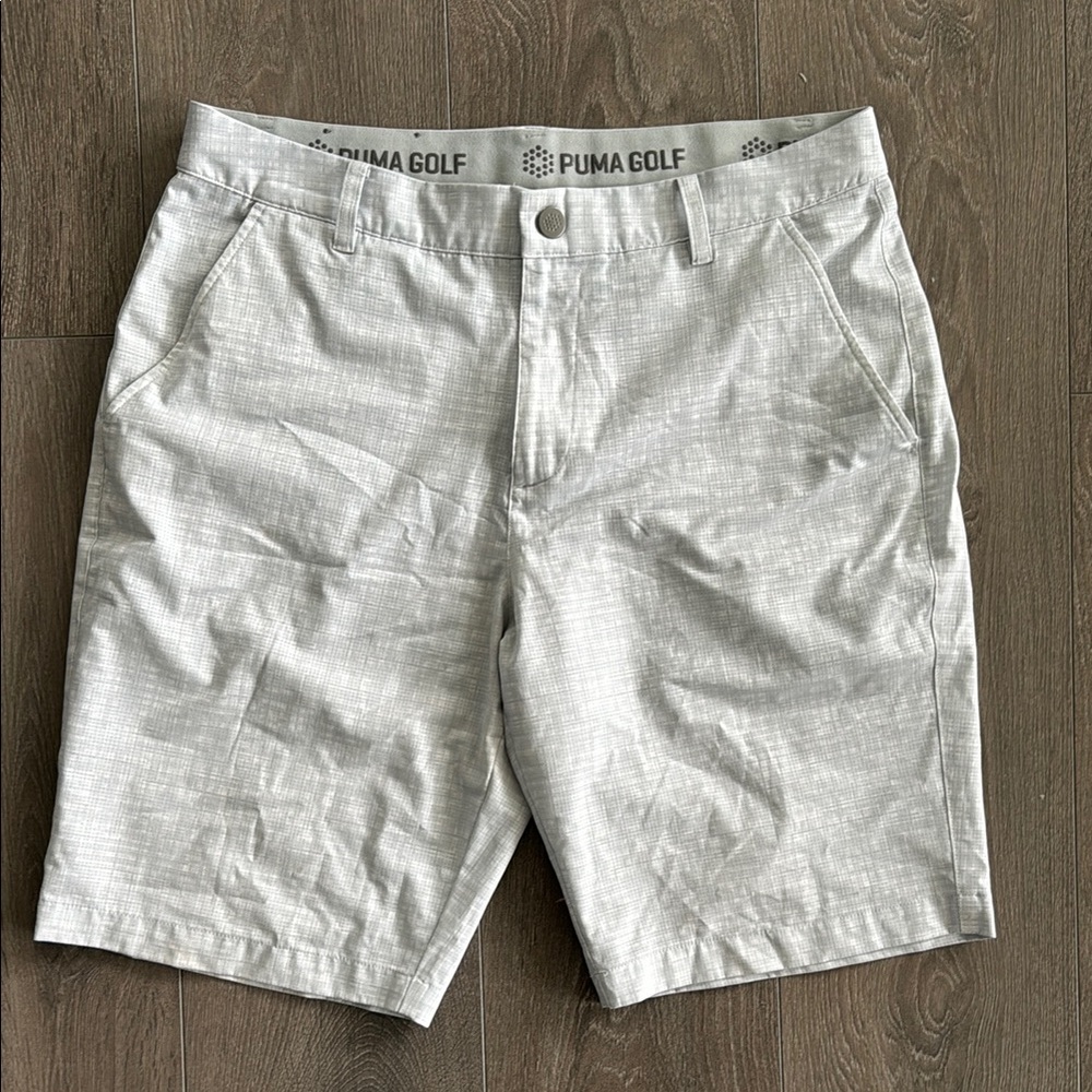 LIKE NEW PUMA Golf Men's Light Gray Shorts SIZE 34